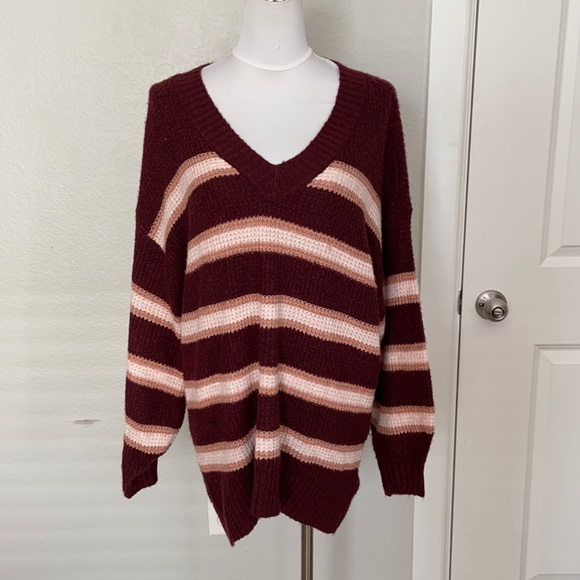 American Eagle Outfitters Sweaters - American Eagle oversized pull over V neck sweater